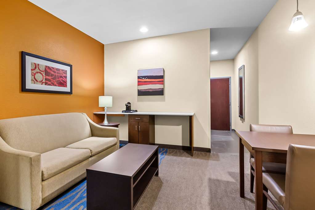 Best Western St. Louis Airport North Hotel & Suites - photo 18