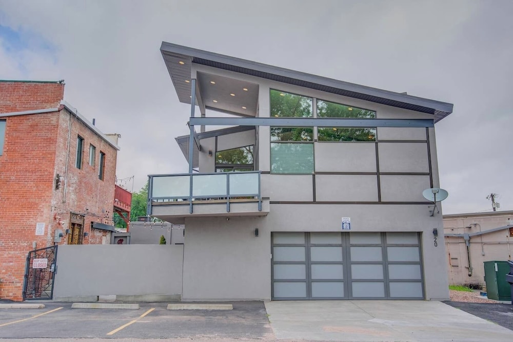 3BR Modern Marveldowntown Customprivate Balcony - featured photo