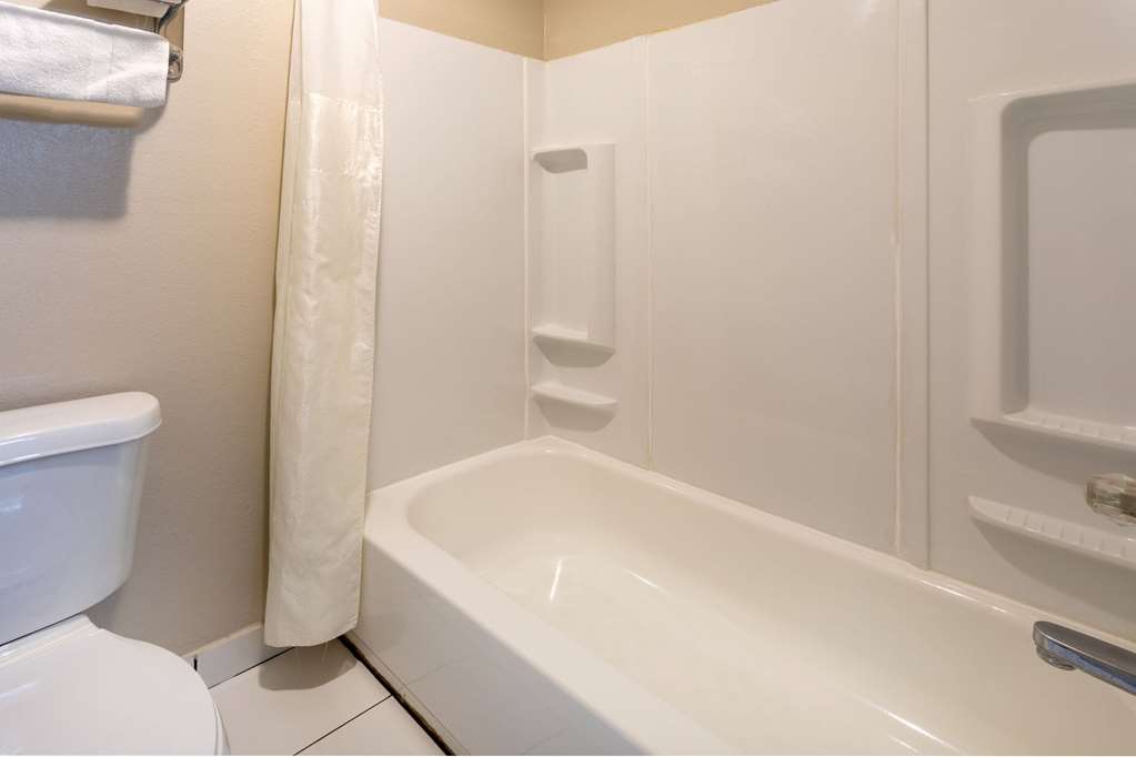 Super 8 by Wyndham Missouri Valley - photo 32
