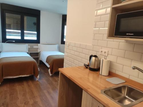 Alojamientos Central — hotel in Porrino