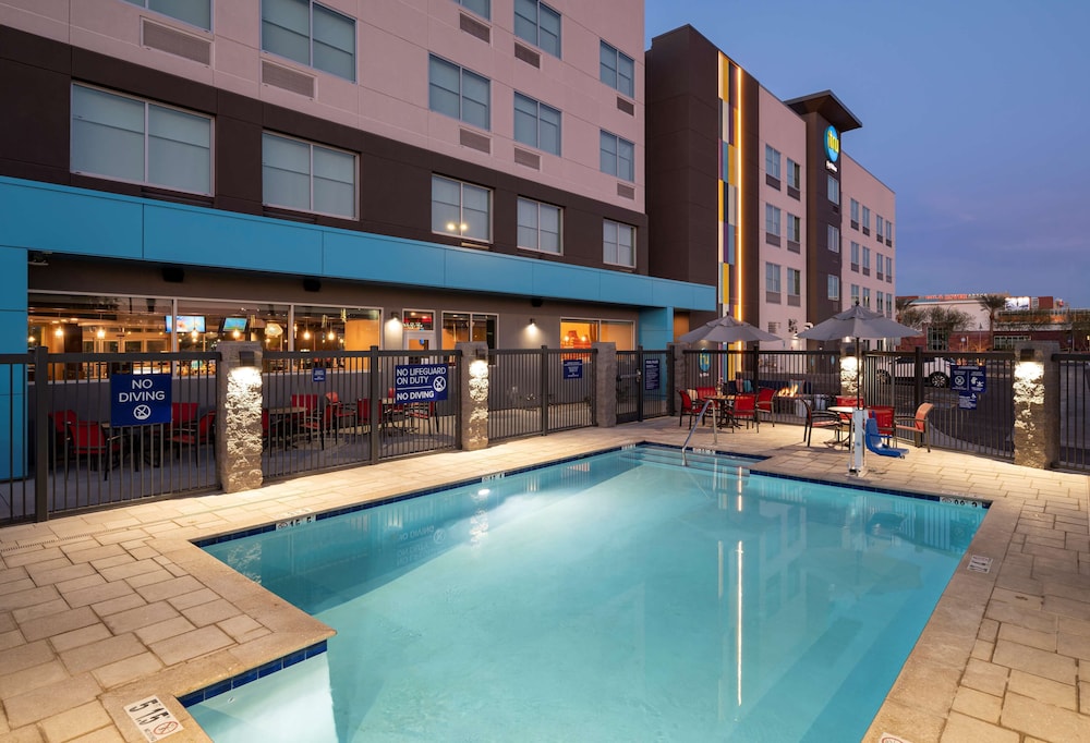 Tru By Hilton Phoenix Glendale Westgate AZ - photo 33
