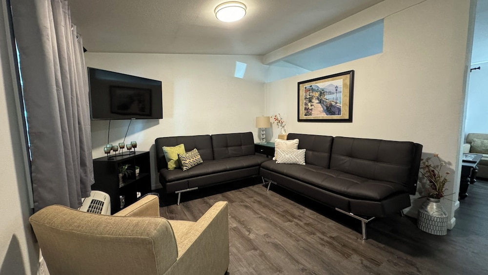 Golden Kent Motel - photo 24