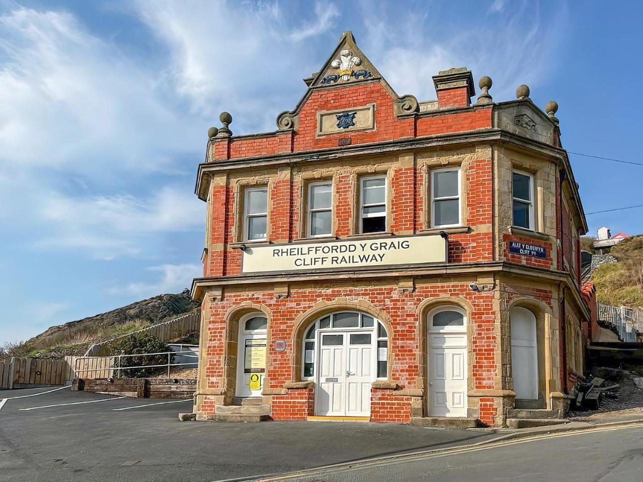 Cliff Railway Apartment — 4-Star Luxury Hotel in Aberystwyth, United Kingdom