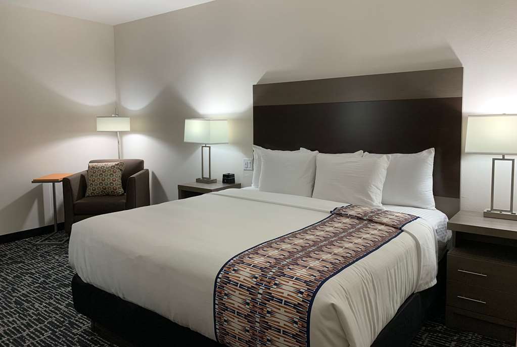 La Quinta Inn & Suites by Wyndham Red Oak TX IH 35E - photo 7