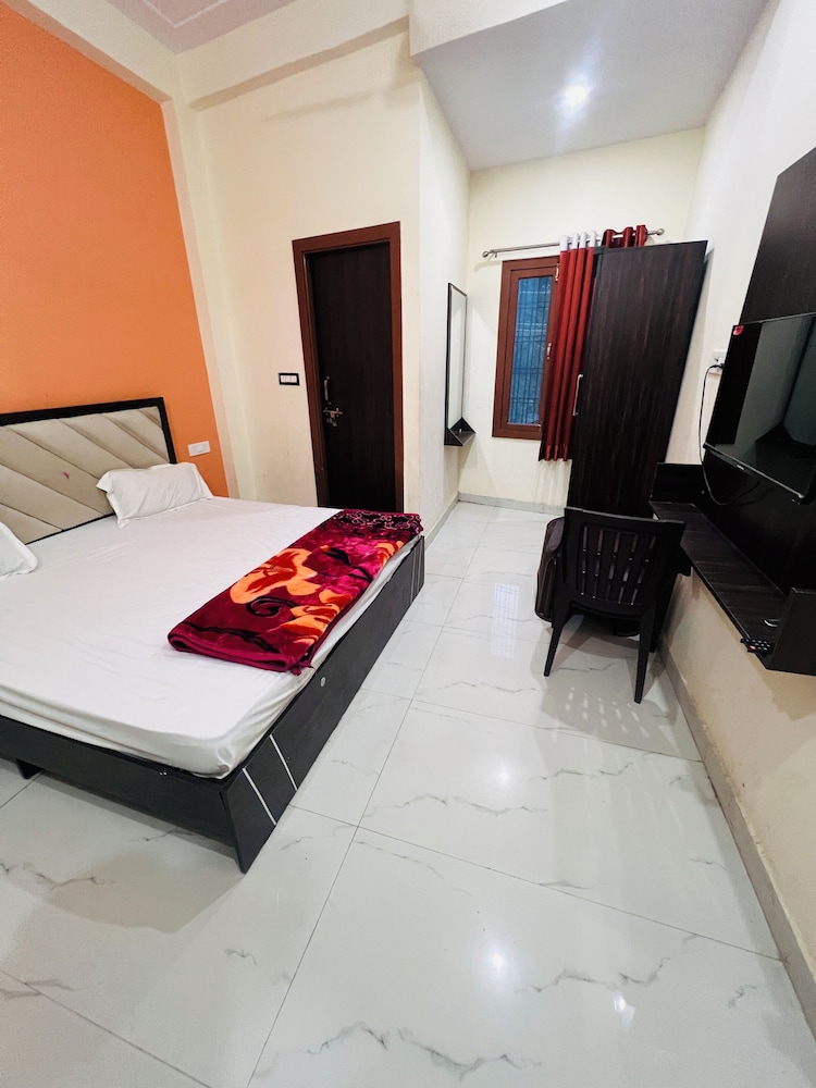Hotel Denmark - last minute hotel in Lucknow