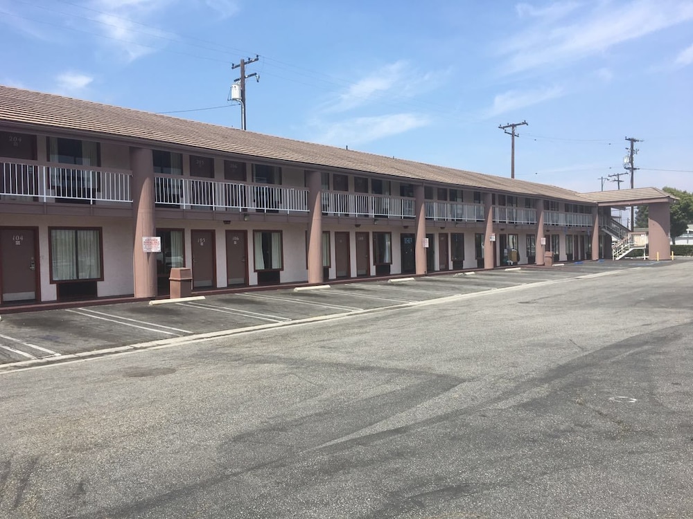 Travelodge by Wyndham Buena Park - photo 13