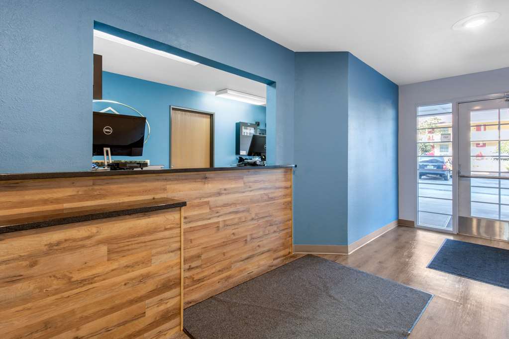 Suburban Studios Huntsville University Area - photo 2