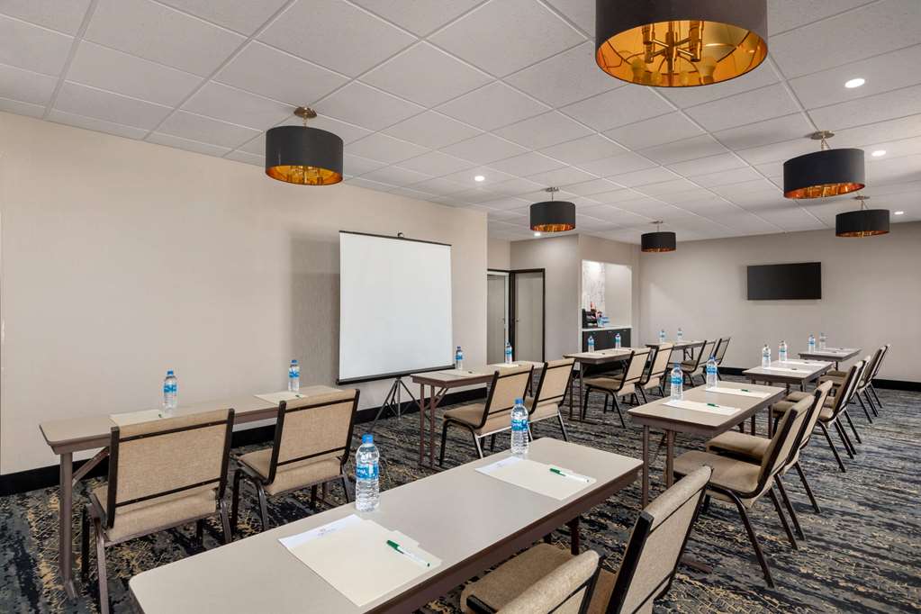 La Quinta Inn & Suites by Wyndham Dothan - photo 44