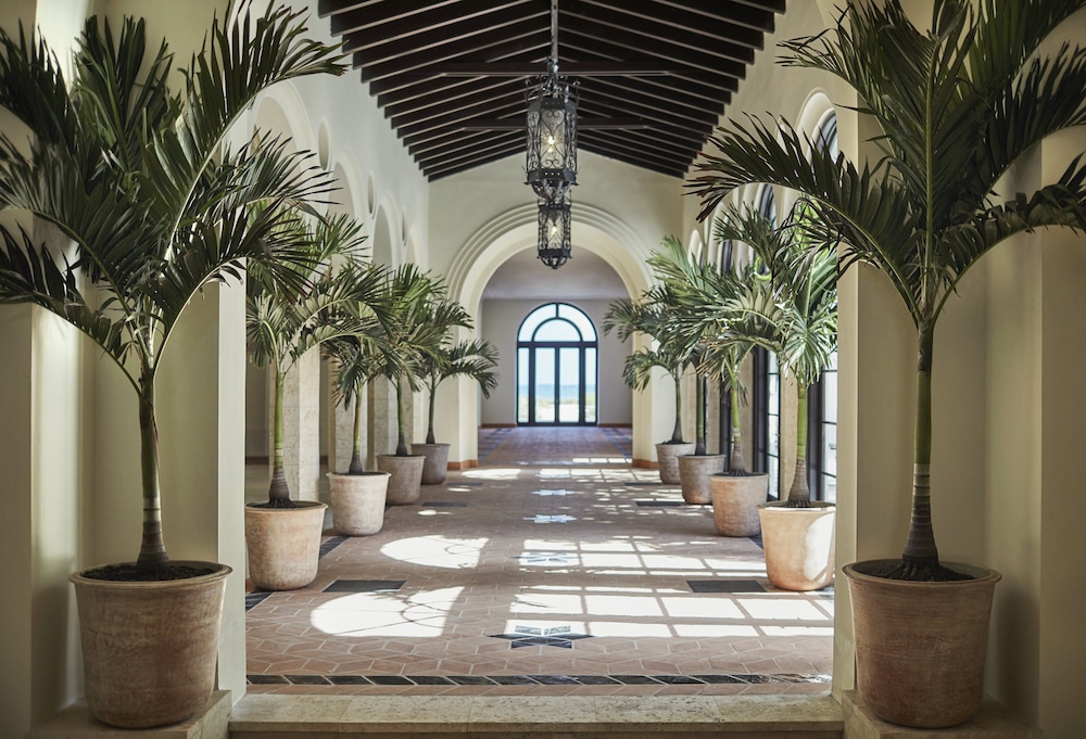 Four Seasons Hotel at The Surf Club - photo 4