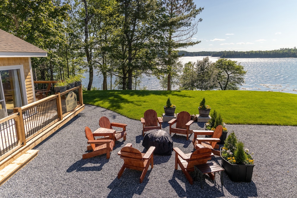 Woodhaven Country Lodge — 4-Star Luxury Hotel in Oak Bay, Canada