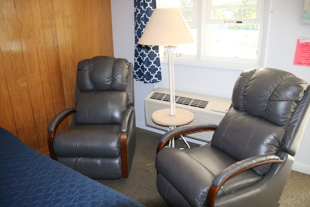 West Winds Motel & Cottages - photo 68