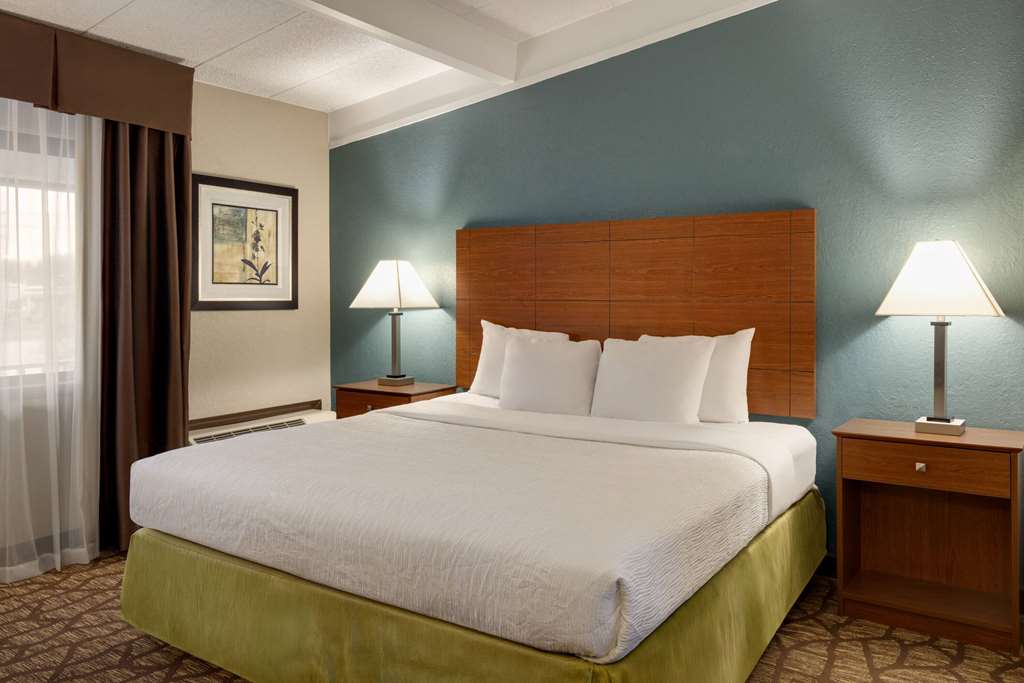 AmericInn by Wyndham Grand Rapids Airport North - photo 21