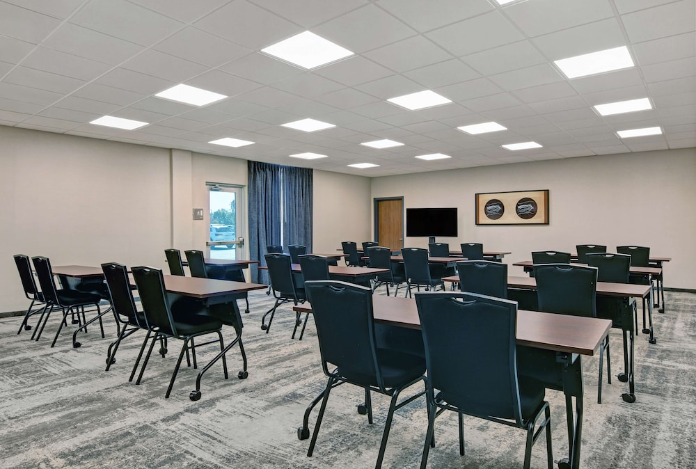 Homewood Suites by Hilton Edison Woodbridge - photo 42