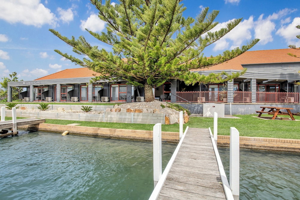 Mariners Cove at Paynesville Motel & Apartments — 4-Star Luxury Hotel in Paynesville, Australia