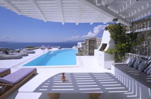 Paradisiacal Villa with Pool and Sea View in Mykonos — 4-Star Luxury Hotel in Mykonos, Greece