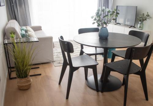 Stylish 2 Bed 2 Bath Apt in St Julians — 4-Star Luxury Hotel in San Giljan, Malta