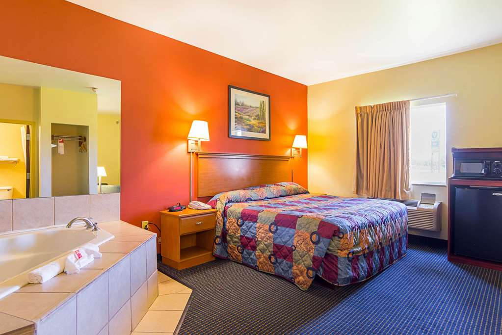 Econo Lodge Inn & Suites Pritchard Road North Little Rock - photo 14