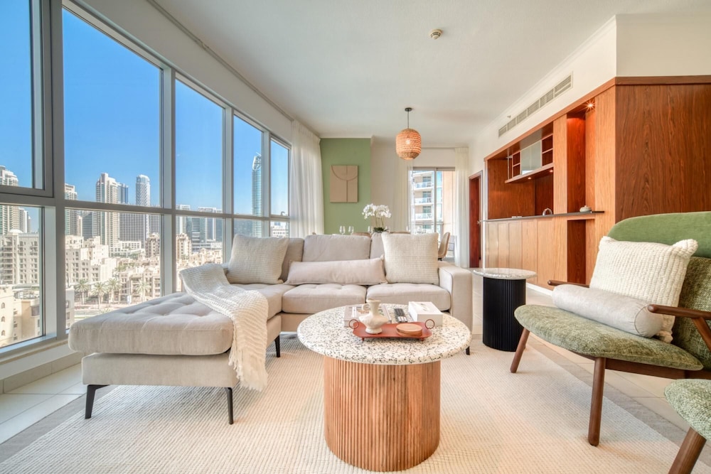 Urban Chic Downtown Apt w Dubai Fountain Views — 4-Star Luxury Hotel in Dubai, United Arab Emirates
