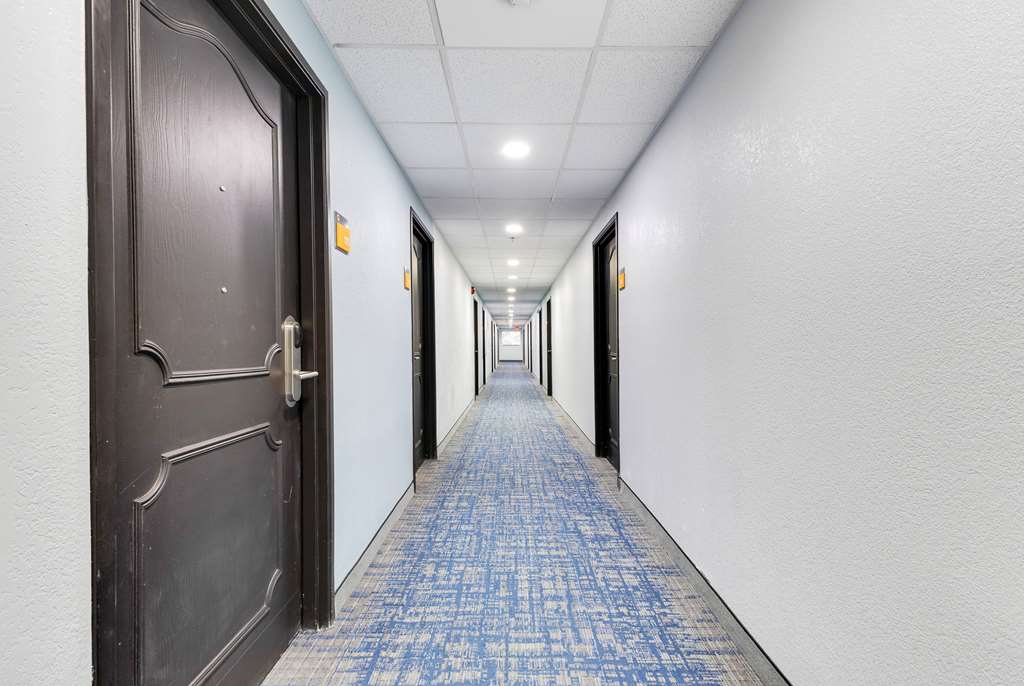 La Quinta Inn & Suites by Wyndham Jacksonville Mandarin - photo 46