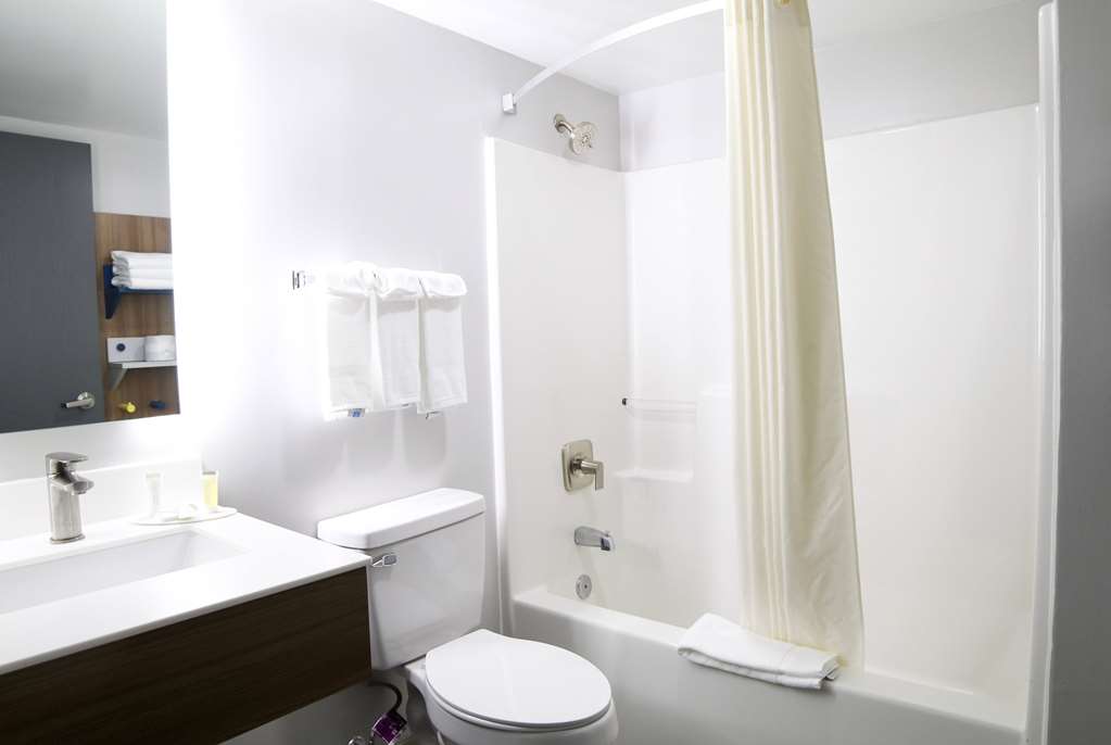 Microtel Inn & Suites by Wyndham Charlotte Northlake - photo 29
