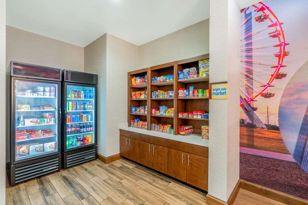 La Quinta Inn & Suites by Wyndham Oklahoma City Airport - photo 31