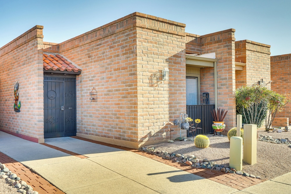 Close to Golf: Mtn view Townhome in Green Valley — 4-Star Luxury Hotel in Green Valley, United States