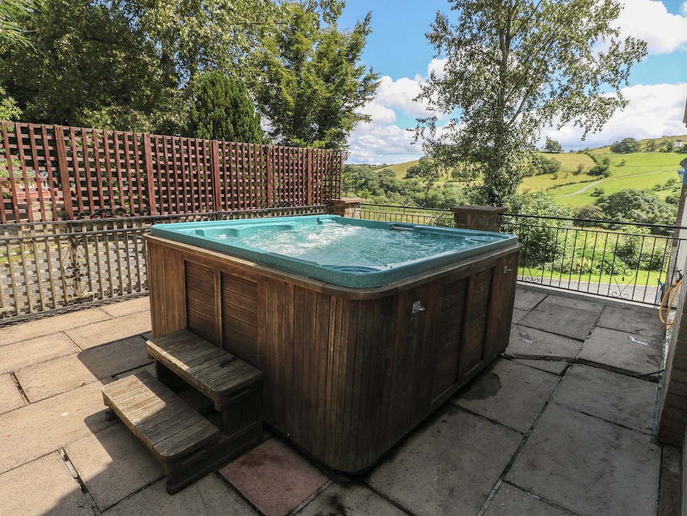 Hillside Lodge — 4-Star Luxury Hotel in Llandrindod Wells, United Kingdom