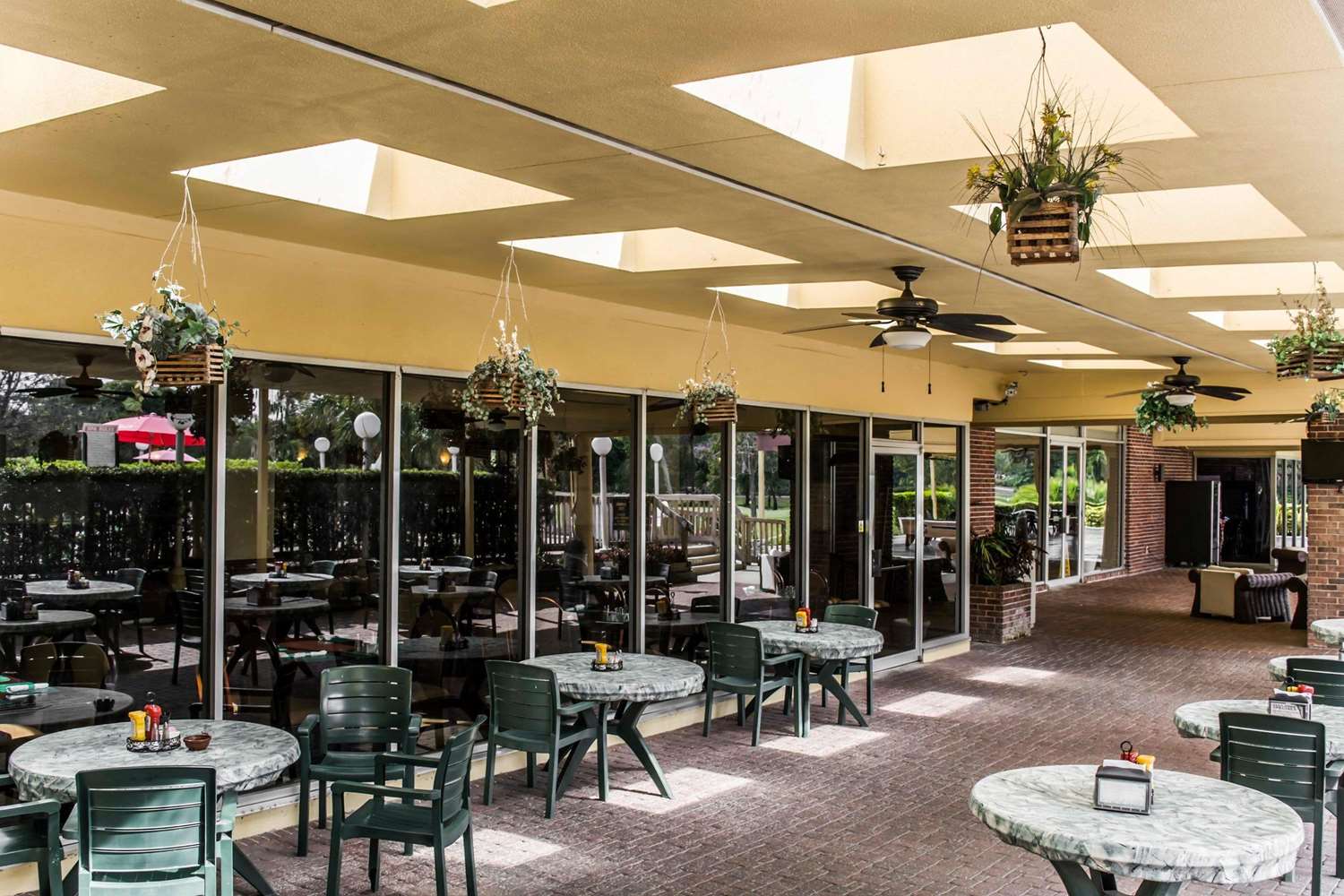 Quality Inn and Suites Golf Resort - photo 8