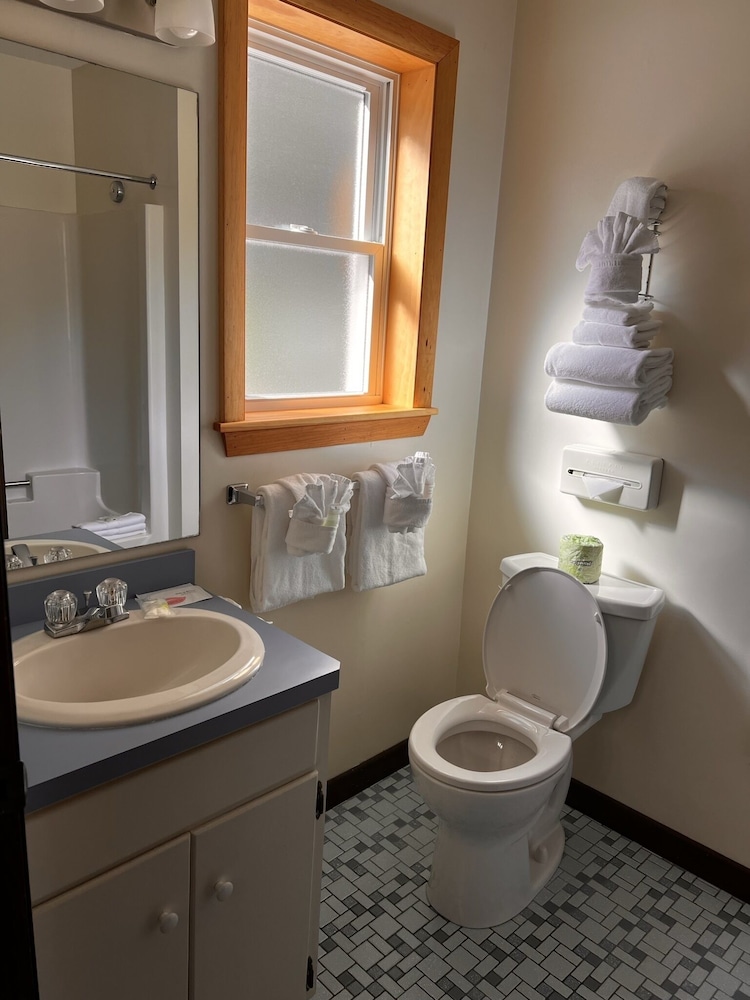 Edenbrook Motel - photo 15