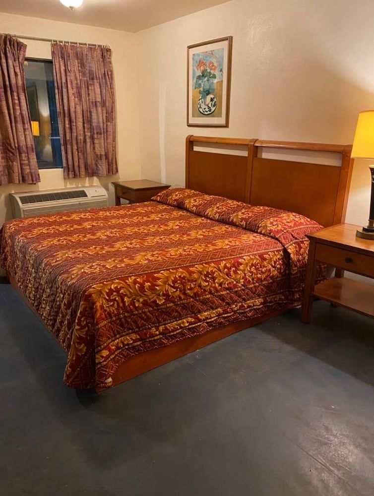 Pharr Executive Inn - photo 7