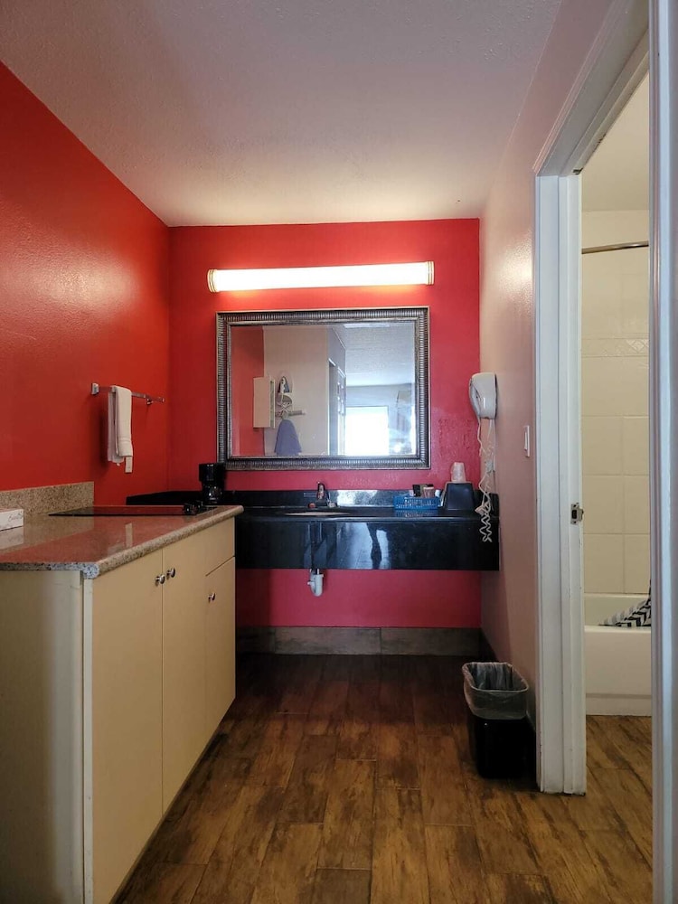 Texas Inn & Suites Raymondville - photo 30