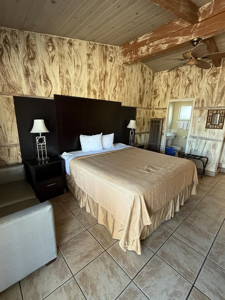 Cinderella Motel - photo 9