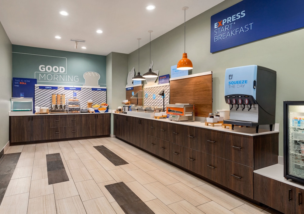 Holiday Inn Express Hotel & Suites Waycross by IHG - photo 40