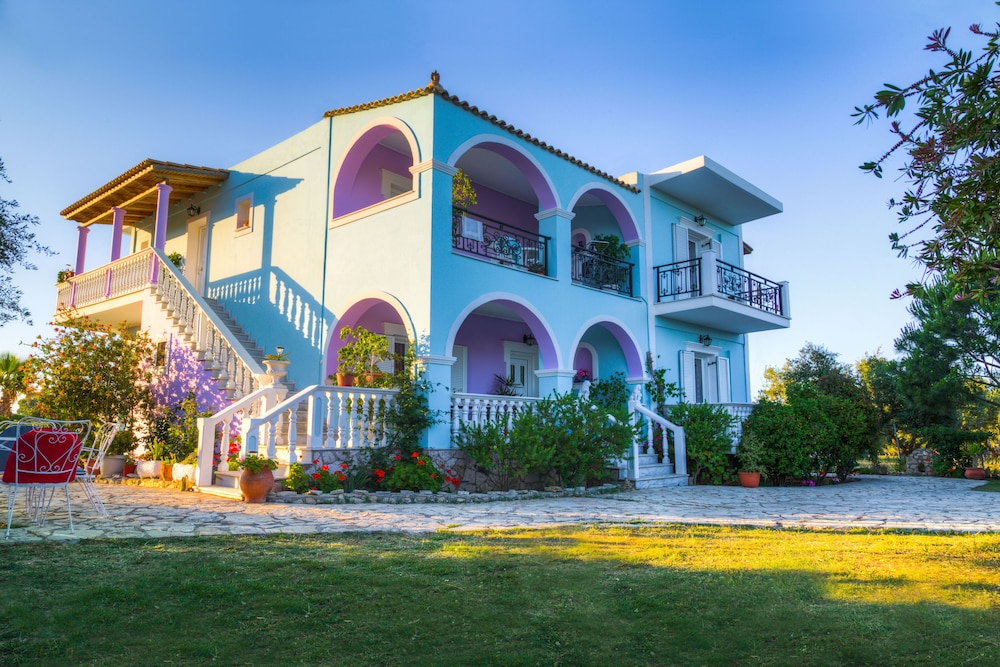 Villa Joanna — 4-Star Luxury Hotel in Sikyon, Greece