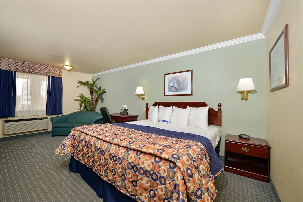 Americas Best Value Inn Houston Hobby Airport - photo 3