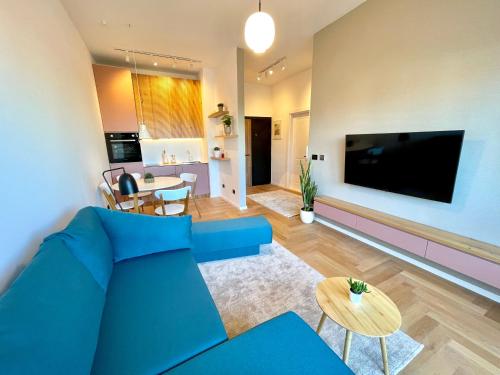 Floral Inn Apartment Center Balcony View Free Parking — 4-Star Luxury Hotel in Pristina, Kosovo