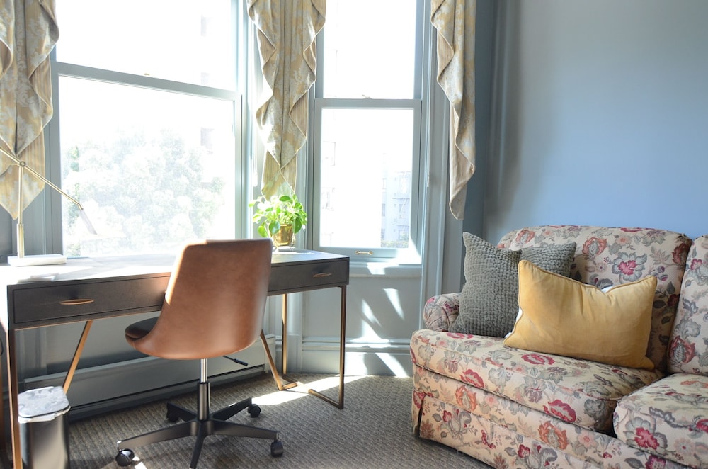 Nob Hill Inn - photo 38