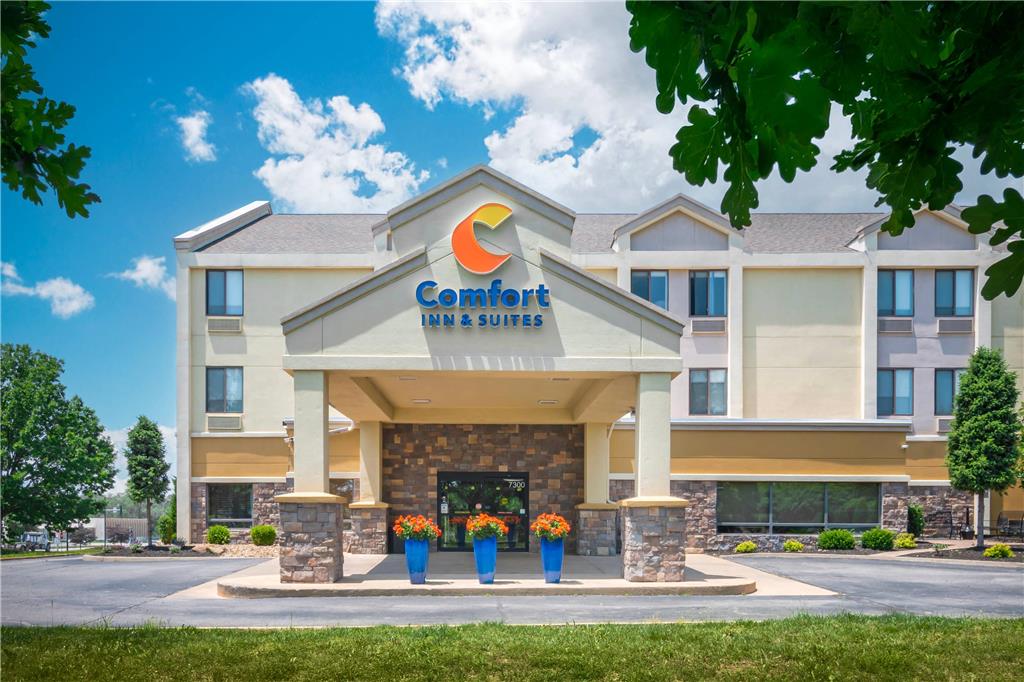Comfort Inn & Suites Kansas City Northeast - photo 2