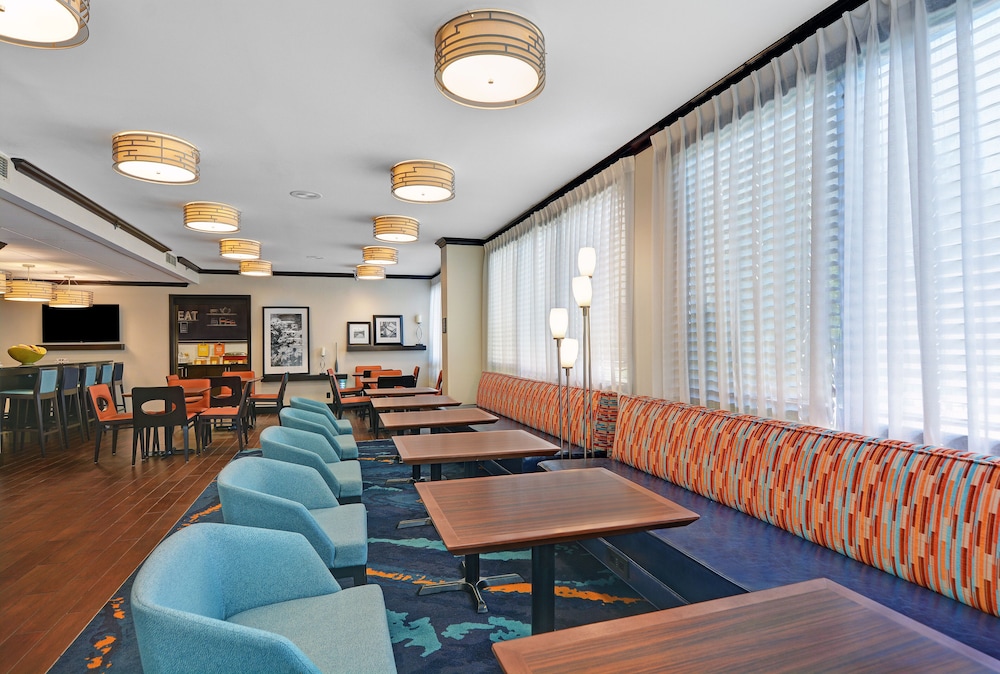 Hampton Inn Kansas City Overland Park - photo 2