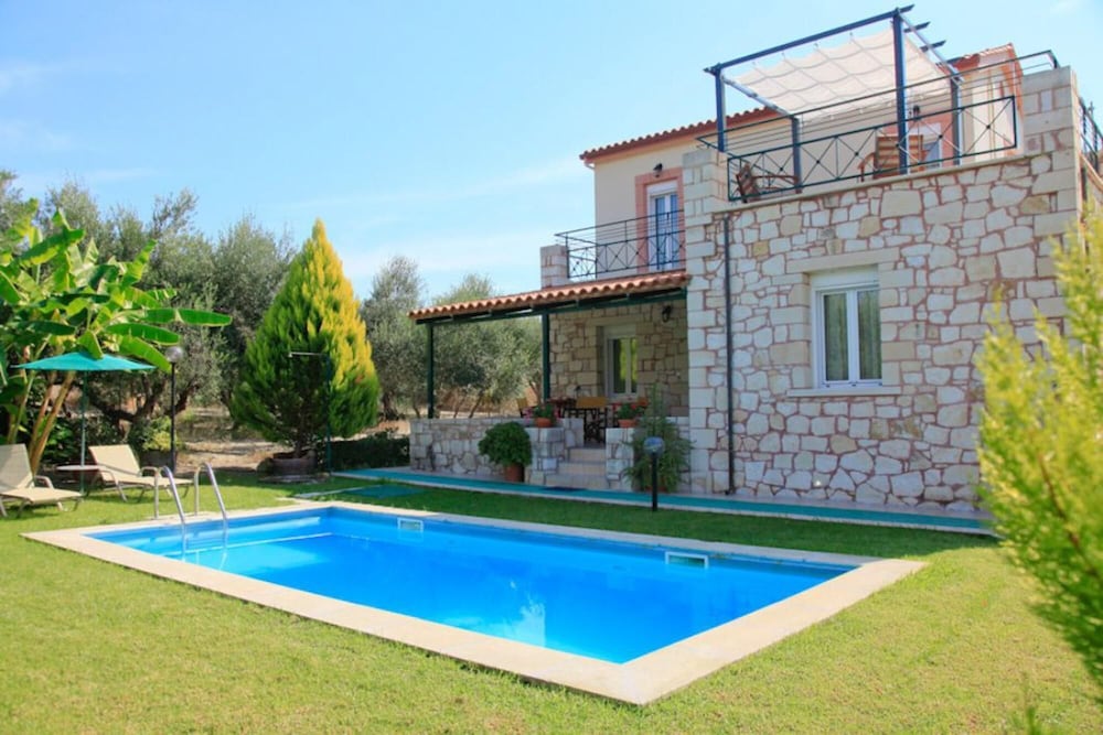 Villa Dimitris — 4-Star Luxury Hotel in Kalyves, Greece