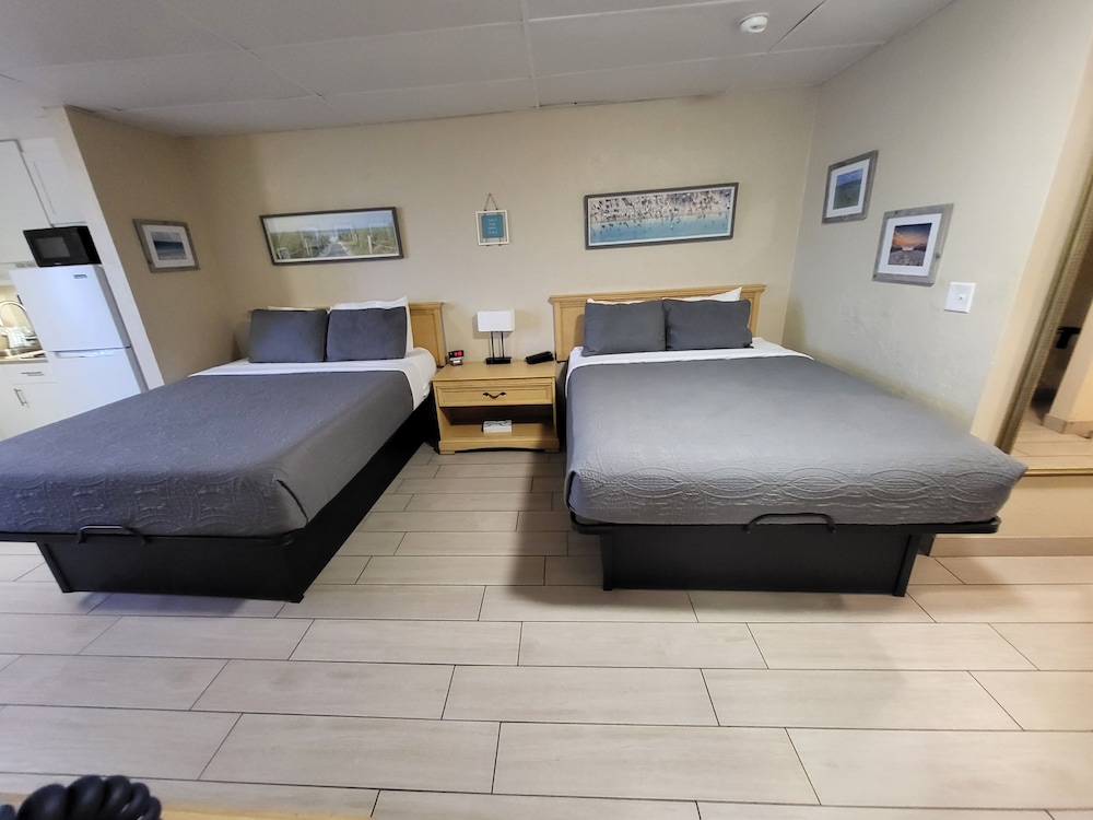 Beachside Hotel - photo 6