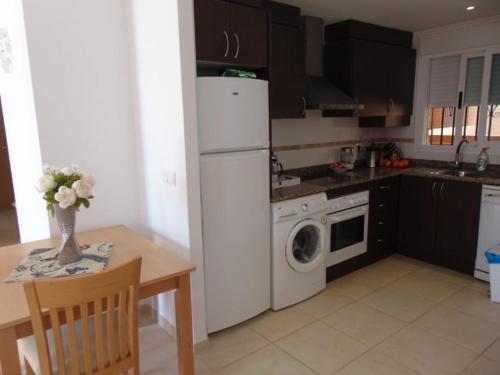 Apartamentos varios con 2 dorm en Marina Dor la playa de Amplaries 47 vista lateral al mar — 4-Star Luxury Hotel in Oropesa Del Mar, Spain