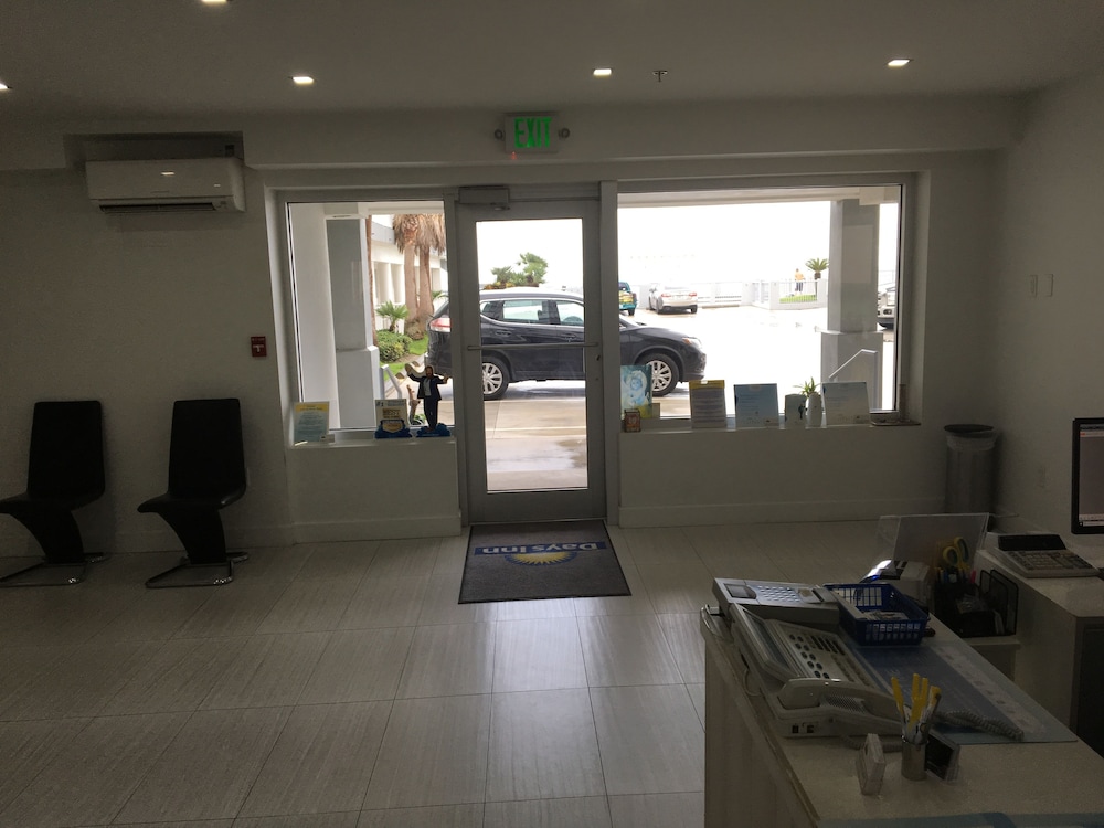 Arya Blu Inn & Suites - photo 2