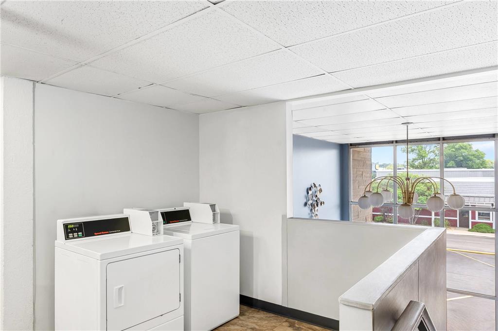 Travelodge by Wyndham Bloomington - photo 31