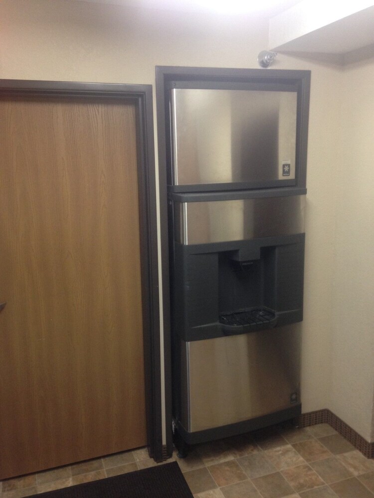 The Thunder Cove Hotel - photo 17