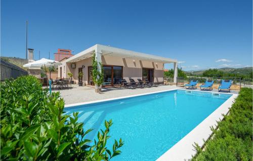 Stunning Home In Dugopolje With Sauna — 4-Star Luxury Hotel in Dugopolje, Croatia
