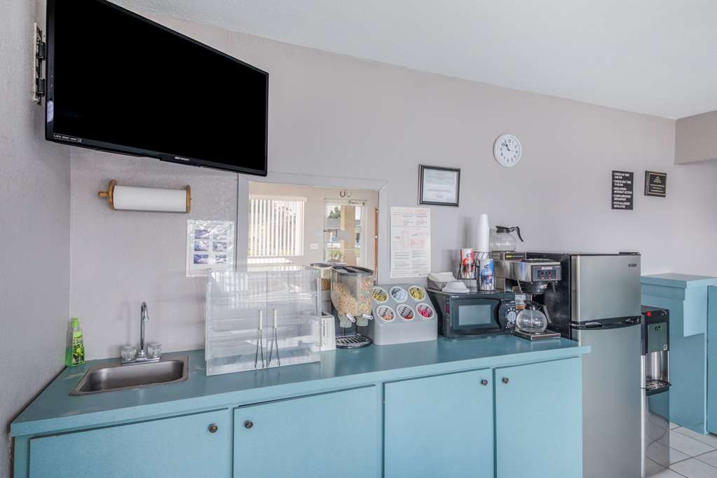 Americas Best Value Inn Giddings - photo 6