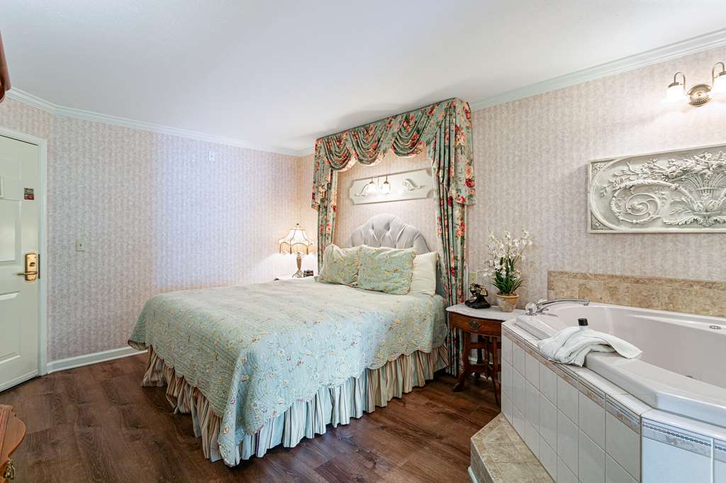 Boardwalk Plaza Hotel - photo 13