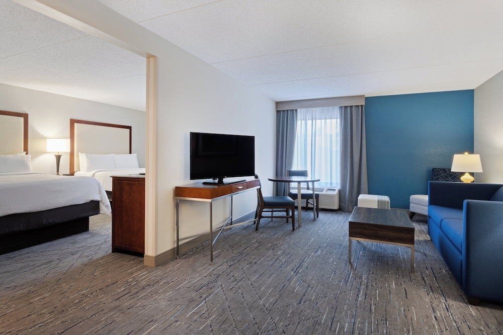 Holiday Inn Express & Suites Cincinnati Riverfront by IHG - photo 10