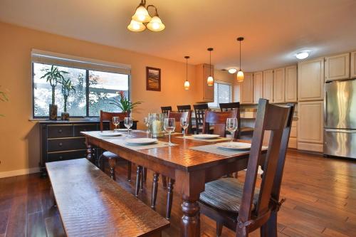 Lily Pad Hot Tub Private Dock BBQ Game Room Walk to Town Fast WiFi Dog Friendly - photo 11